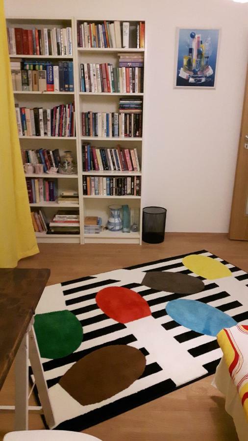 Prostorny 3 Pokojovy Apartman S Dvema Terasami プラハ エクステリア 写真