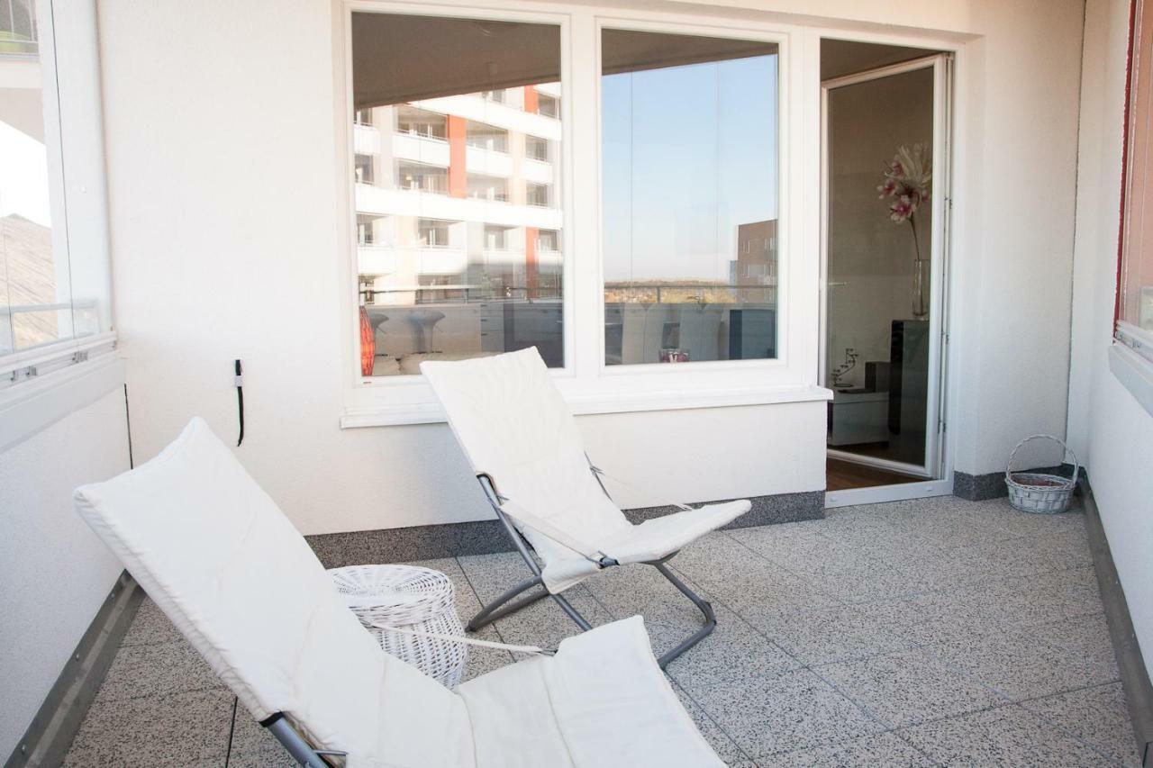 Prostorny 3 Pokojovy Apartman S Dvema Terasami プラハ エクステリア 写真