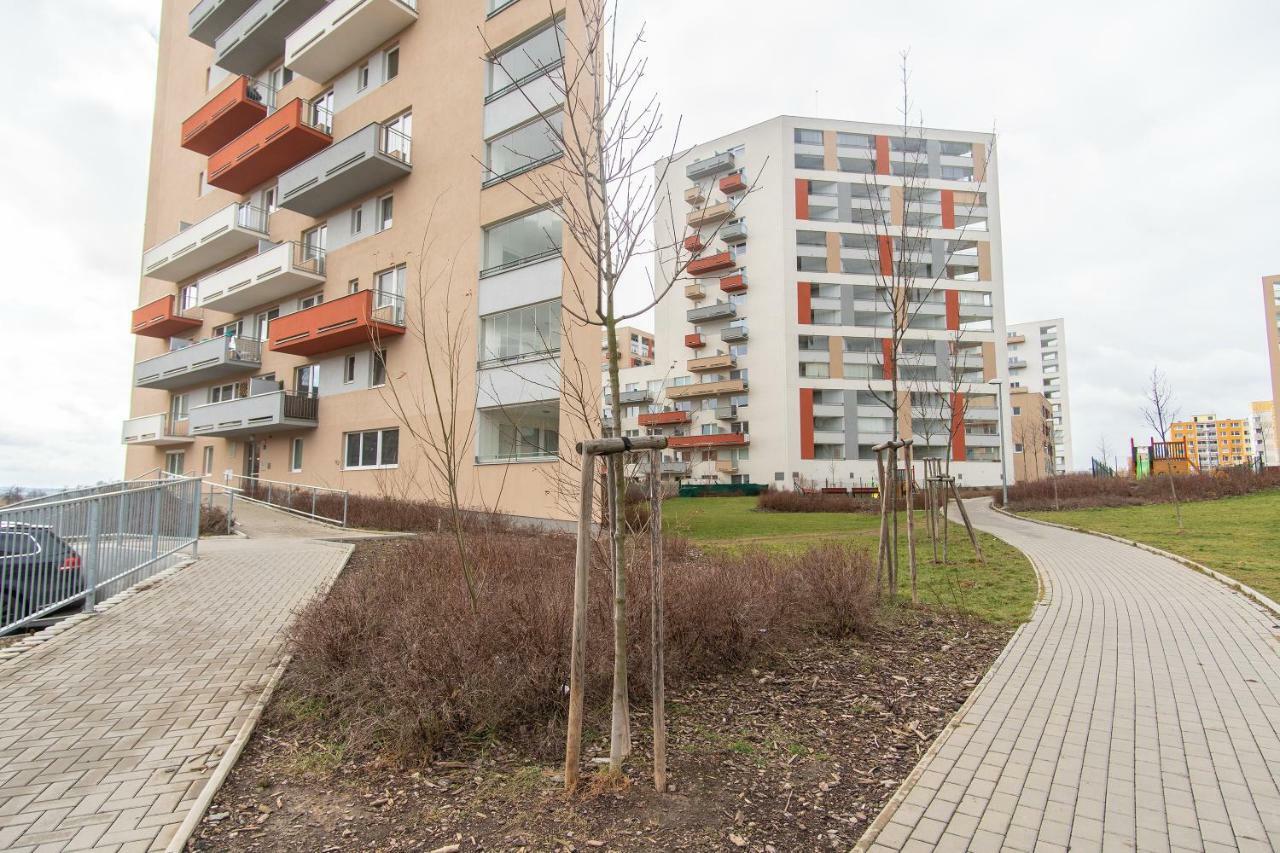 Prostorny 3 Pokojovy Apartman S Dvema Terasami プラハ エクステリア 写真
