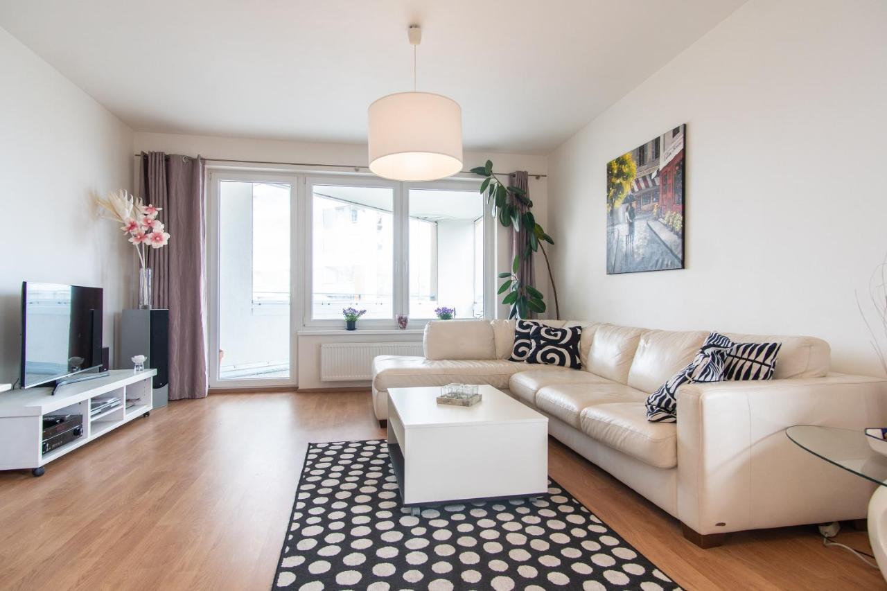 Prostorny 3 Pokojovy Apartman S Dvema Terasami プラハ エクステリア 写真